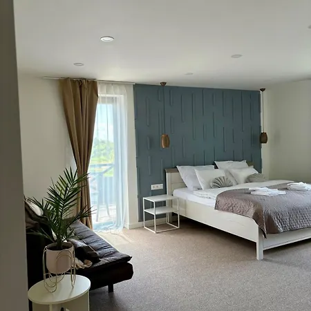 Manor 2 *